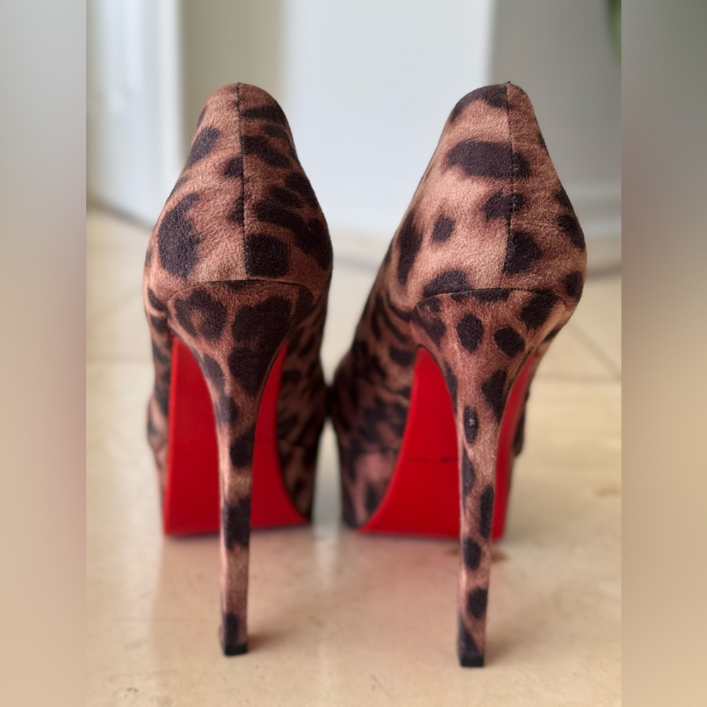 🔥🔥Leopard Print suede Louboutin look platform stilettos size 8🔥🔥